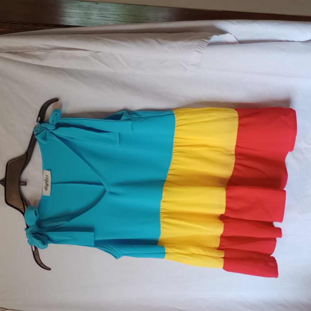Fun colorful sleeveless top with bow ties!